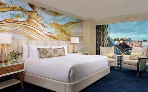 Mandalay Bay rooms pictures